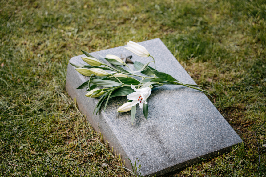 Flowers on a gravestone - brings up the question "what happens if you die without a will in Missouri?"